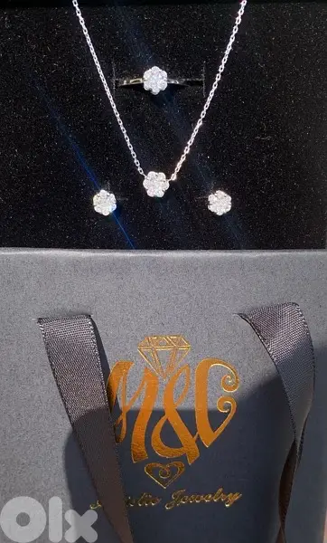 Natural Diamond set white gold 18K