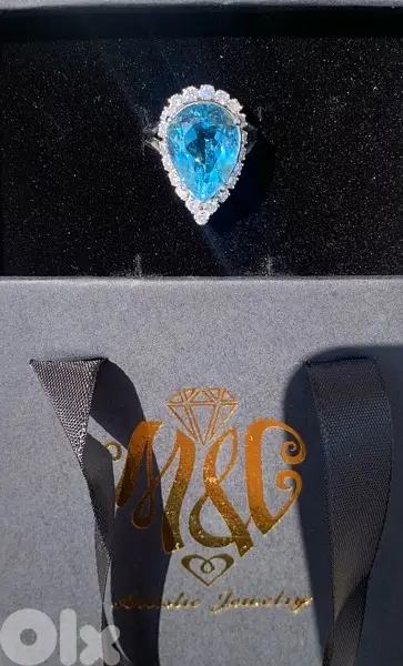 Natural diamond & topaz ring