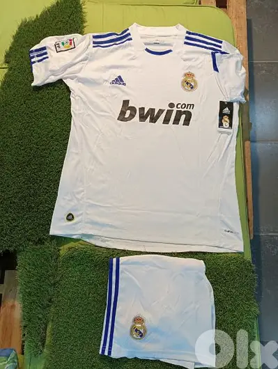 Real Madrid Benzema Retro Football Shirt & Short(Made in Thailand)