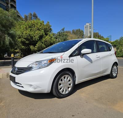 2016 Nissan Versa Note SV very clean