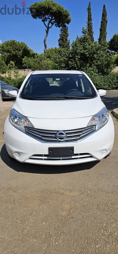 2016 Nissan Versa Note SV very clean