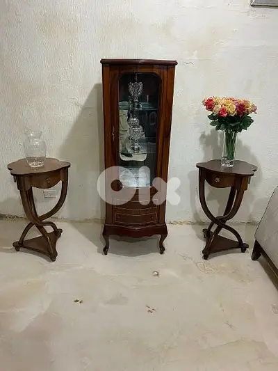 فاترينة تحف مع طاولات اتنين انتيك خشب زان