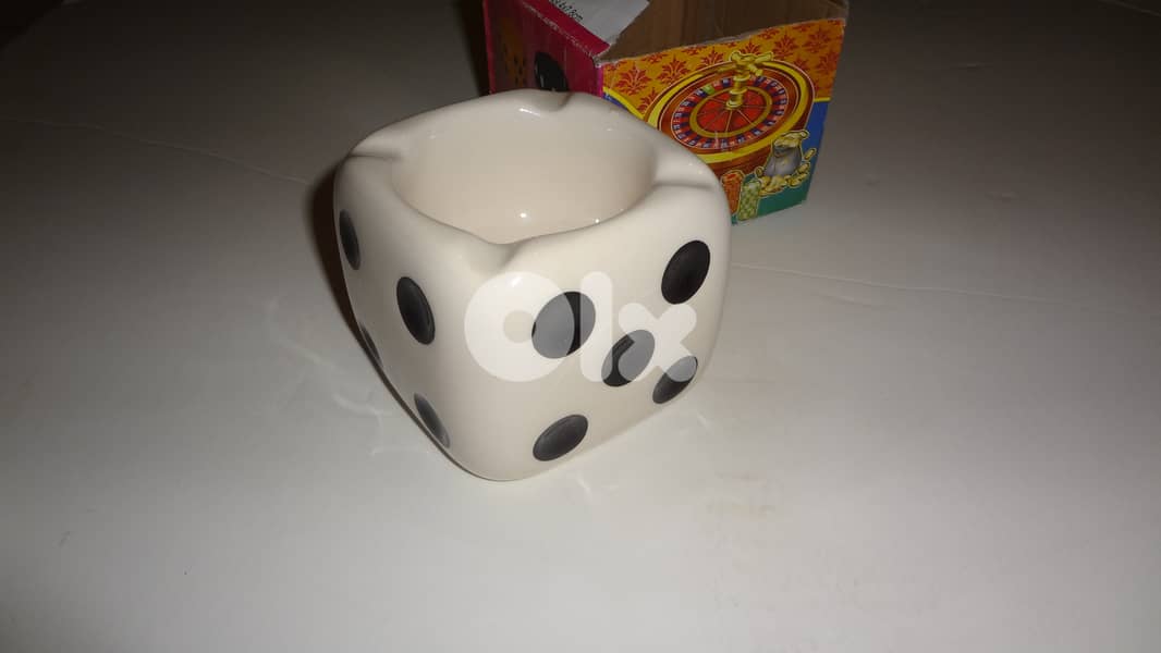 two dice like ashtray 8*8*8 cm one new in box 0