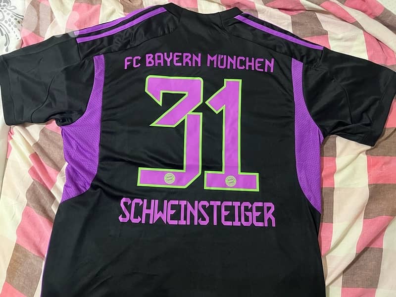 Bayern Munchen 23 schweinsteiger 31 special edition adidas shirt 0