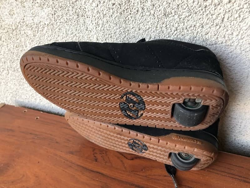 heelys size 39 or USA 7 5