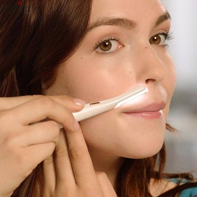 Flawless Dermaplane Facial Exfoliator & Peach Fuzz Trimmer 5