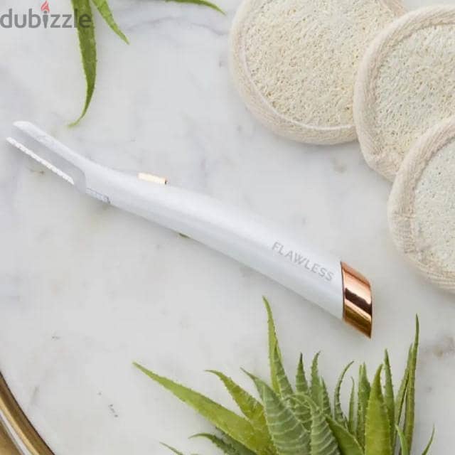 Flawless Dermaplane Facial Exfoliator & Peach Fuzz Trimmer 6