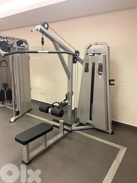 lat and pulley machine 0