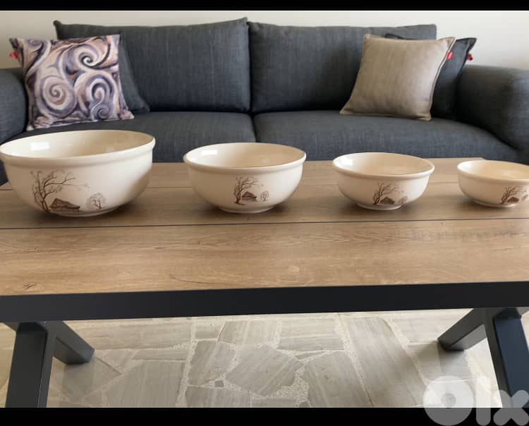 A Four Piece Bowl Set 0