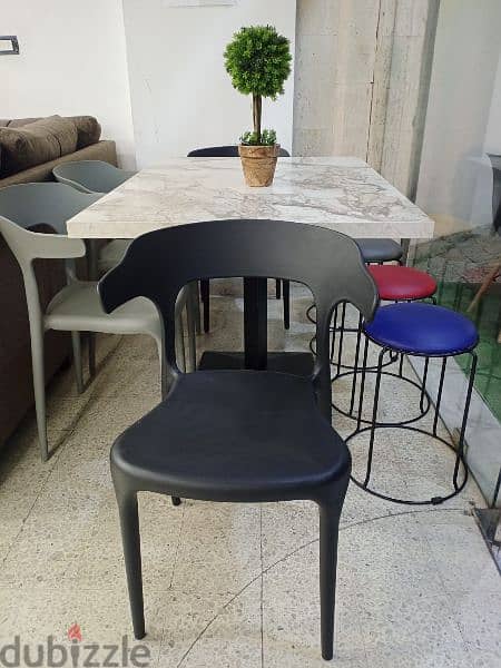 Chair is available in many colors 0