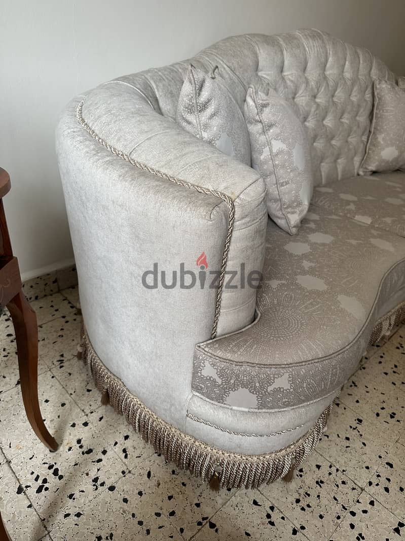 Big sofa and two armchairs 4