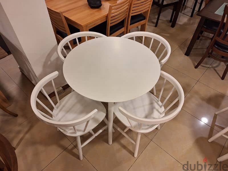 Table and 4 chairs 0