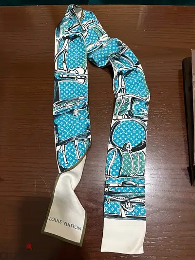 Louis Vitton original neck scarf! Louis Vitton original neck scarf!