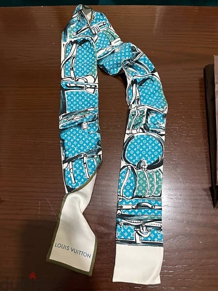 Louis Vitton original neck scarf! 0