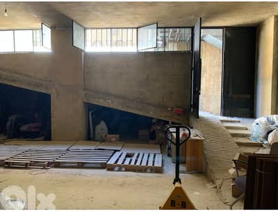 A 400 m2 warehouse for sale in Sabtieh - مستودع للبيع في السبتية