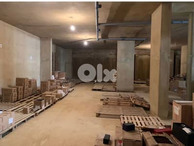 A 400 m2 warehouse for sale in Sabtieh - مستودع للبيع في السبتية