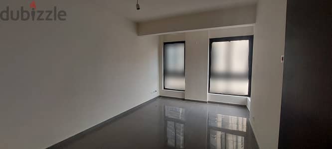 Office for rent in Furn El Chebbak Aadlieh مكتب للاجار  في فرن الشباك
