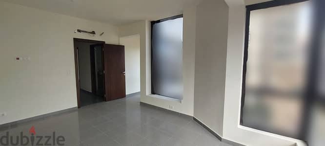 Office for rent in Furn El Chebbak Aadlieh مكتب للاجار  في فرن الشباك