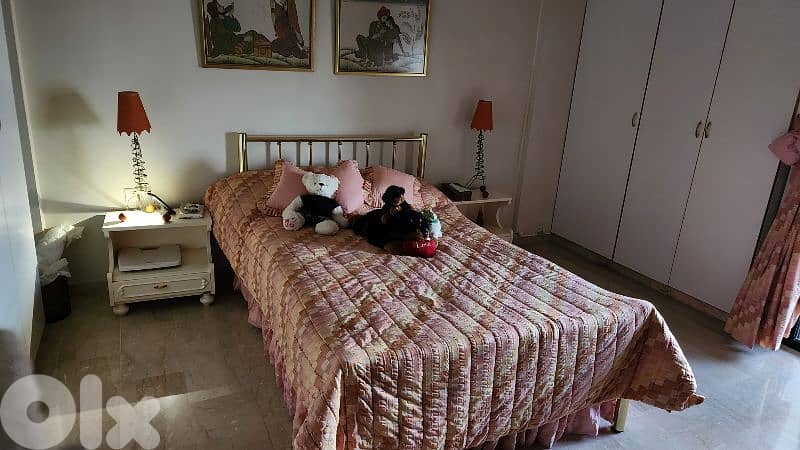 Queen Bed with 2 side tables and closet 3