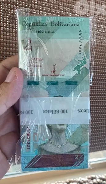 عملة عملات قديمة رزمة ١٠٠ ورقة ٢ بوليفر انسر متسلسل فنزويلا