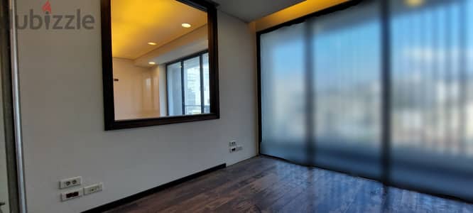 Office for rent in Furn El chebbak مكتب للإيجار في فرن الشباك