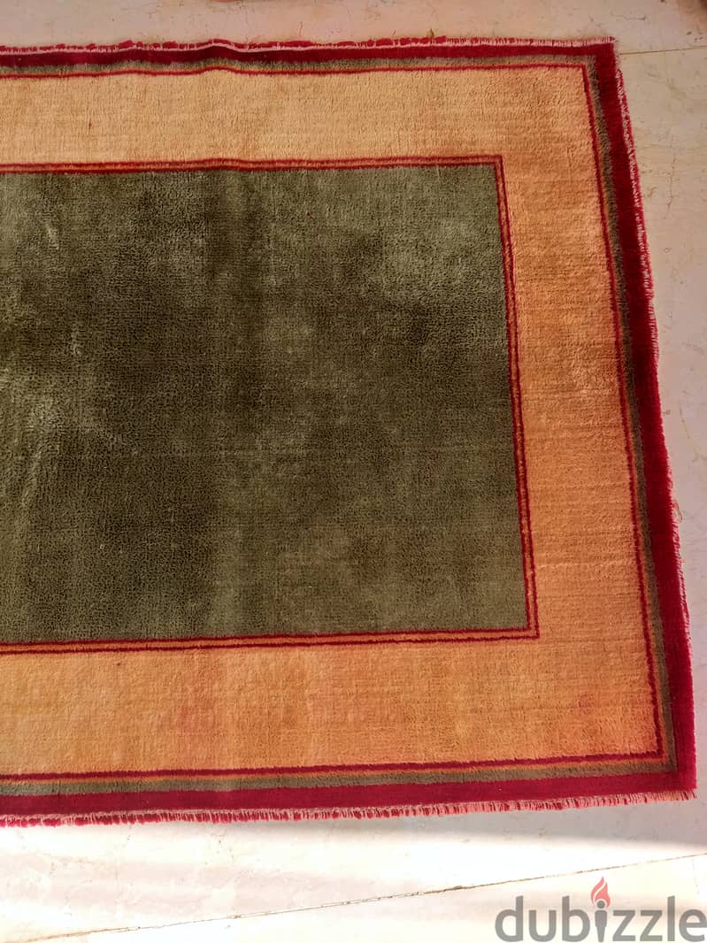 Beautiful Modern Carpet 0