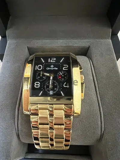 Gold Watch / ساعة ذهبية