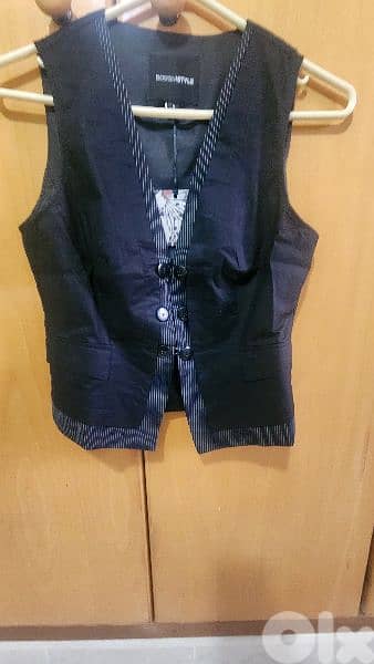 JENSEN woman bermuda short and gilet set 36 38شورت 5