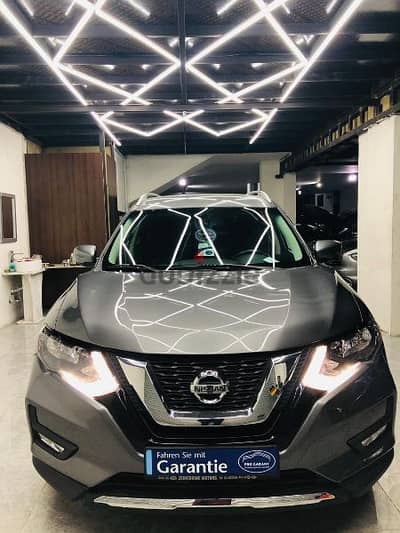 Nissan Rogue SV AWD ,Rear view camera Big Screen.