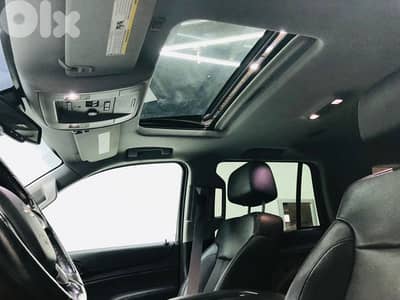 Tahoe LTZ 4WD 7-seats Captain Chairs, black leather