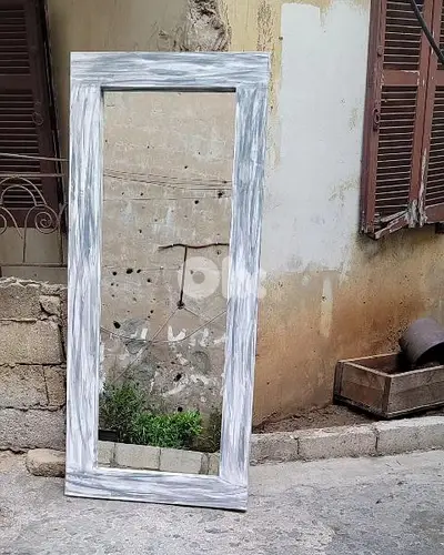 dirty white mirror مراية خشب معتق