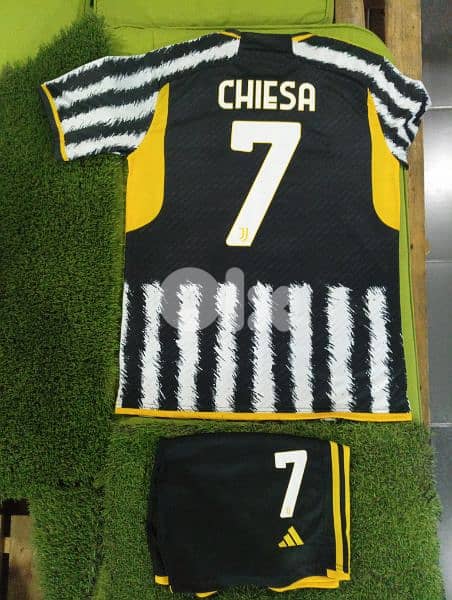 Juventus Chiesa Football Shirt & Short(Made in Thailand) 0