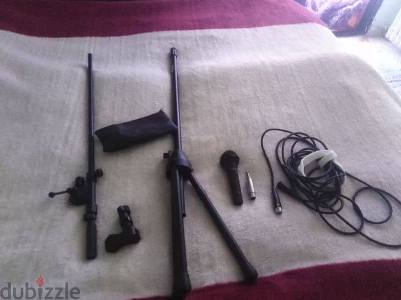 Microphone with Onstage Stand and long hercules cable 4