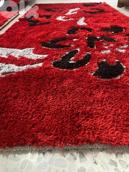 سجادة عدد ٢ نوعية ممتازة  ومرتبين    قياسها ٢ مترين ب ١ متر 2