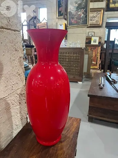 vase red glass