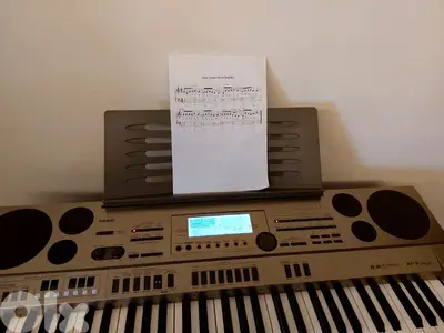 Piano casio english and arabic +stand