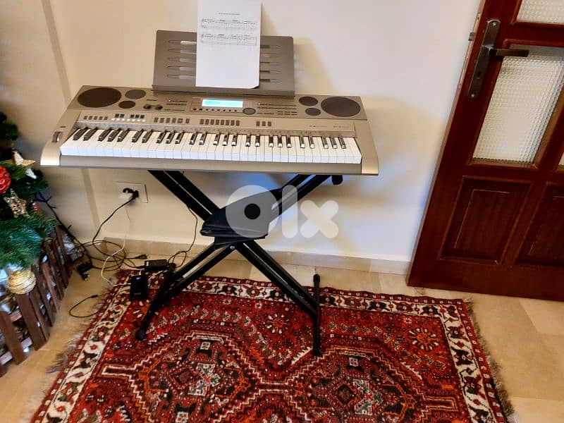 Piano casio english and arabic +stand 3