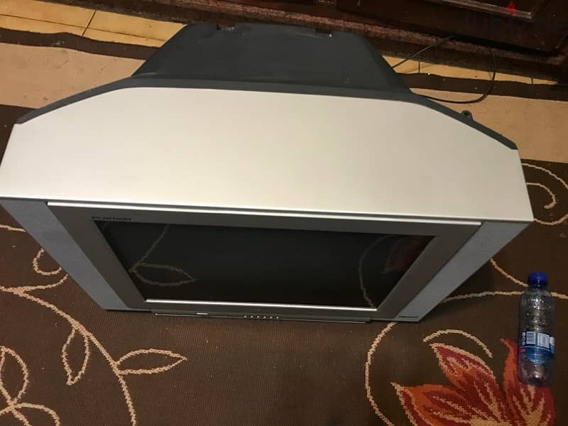 Television LG + table stand 5