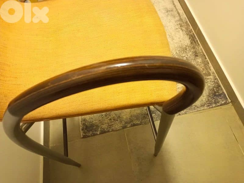 high chairs 15$ per item ( Quantity 4) 1