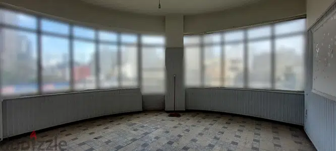 Office for rent in Fun El Chebbak مكتب للإيجار في فرن الشباك