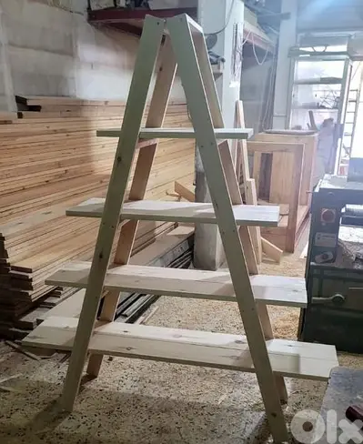 wood piramid stand