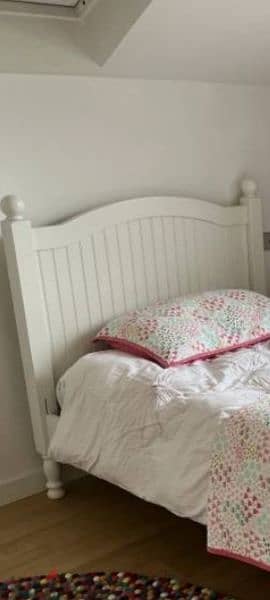 2 single beds  1m )Pottery barn very solid  wood 1