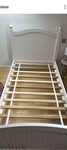 2 single beds  1m )Pottery barn very solid  wood 2