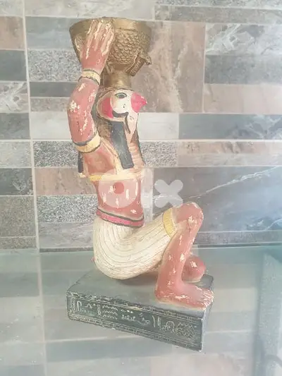 statue