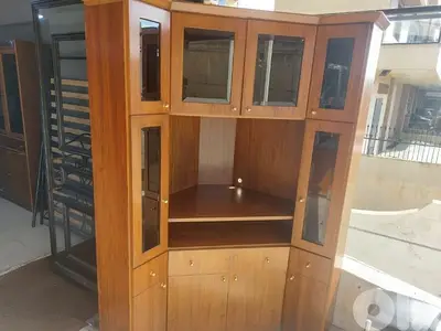 مكتبة للكتب كتير مرتبة
