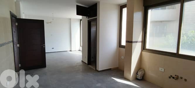 L12153-Spacious Apartment for Sale In Shayle