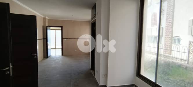 L12153-Spacious Apartment for Sale In Shayle