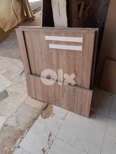 تخت مفرد مع شفنيرة وكمود صغيرة