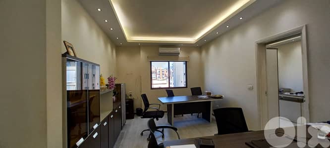 Furnished office in commercial Center for rentمكتب مفروش في المركز