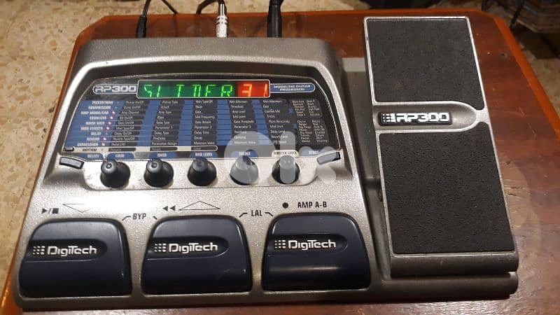 Digitech RP300 Modeling Guitar Processor effects & rythms  still new 2